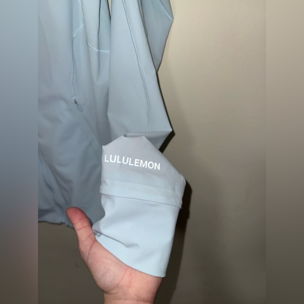 Lululemon Mist Over Windbreaker in Windmill $128 Size 8 - Picture 8 of 14